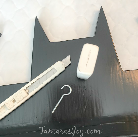 How to easily install a screw hook ⋆ Tamara's Joy